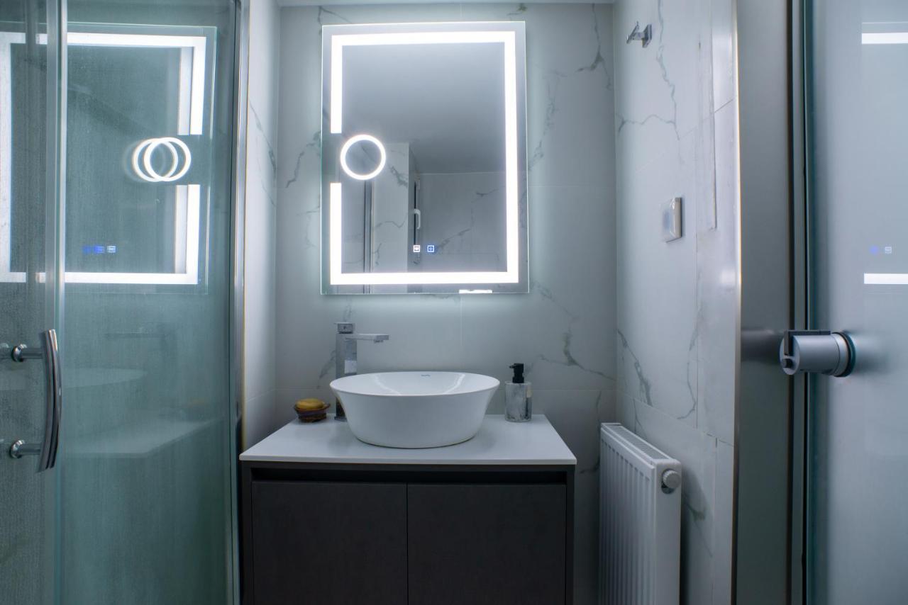 Modern-Lux Central 1 Bedroom Condo เอเธนส์ ภายนอก รูปภาพ